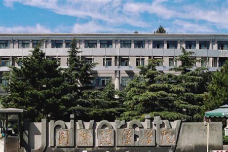 这两所大学对身高有严格要求,填报需谨慎